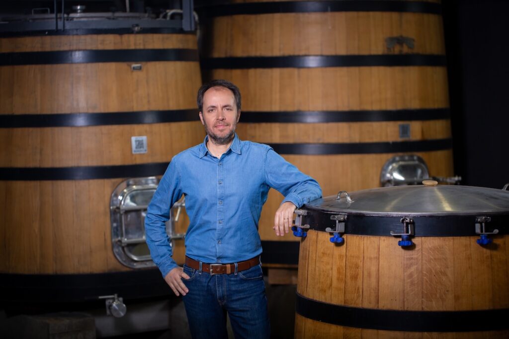 Moranden viinintekijä Ricardo Baettig