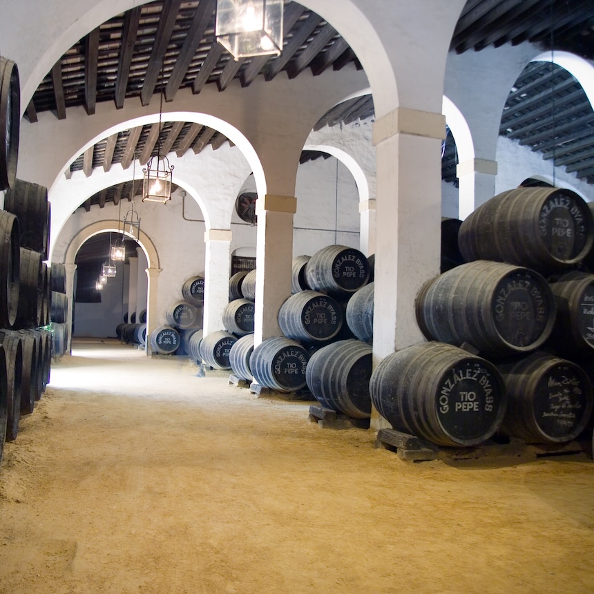 Tío Pepen kellarit, tynnyreitä päällekkäin
