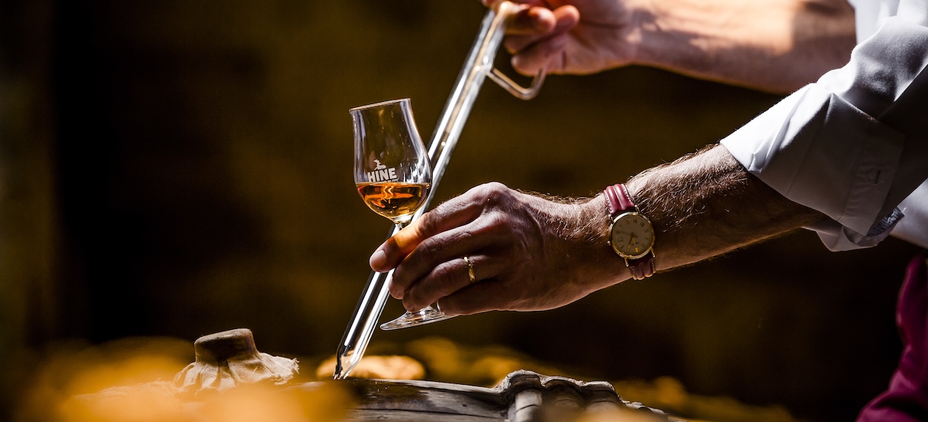 Hine Cognac konjakkia otetaan tynnyristä