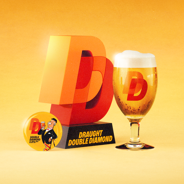 Double Diamond tuoppi ja palkinto